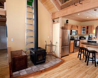 Waterfront,Dock,View,Dive,Kayak,Eagles,Seals,Boating,occasional Whales & Hiking! - Egmont - Kitchen