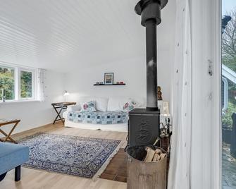 2 bedroom nice home in Askeby - Askeby - Sala de estar