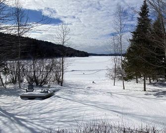 Bord de lac - Chalet du Bonheur - La Conception - Vista del exterior