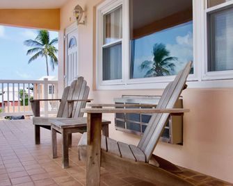Paraquet Apartments - Camden - Balcony