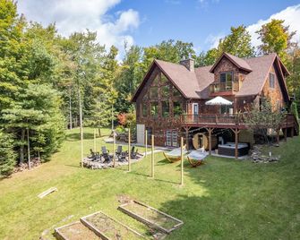 Luxury Chalet, Firepit, Sauna, Pet Friendly, 5 mins to Windham Mtn resort - Windham - Bâtiment