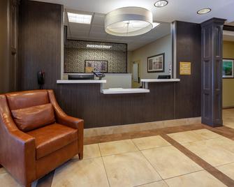 Candlewood Suites West Springfield - West Springfield - Front desk