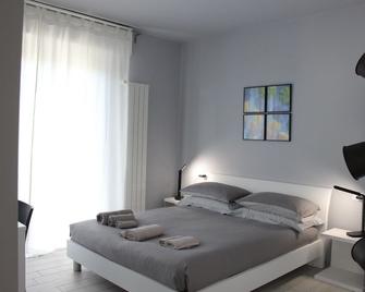 Le3stanze - Borgomanero - Bedroom