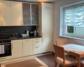 Gemütliche Wohnung in Peißenberg, Zentrumsnah - Peißenberg - Kitchen