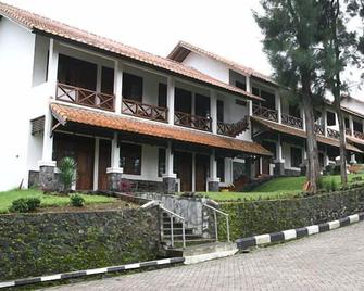Berlian Resort Cipanas - Puncak - Building