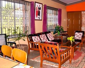 Honey Palace Homestay - Madikeri - Lounge