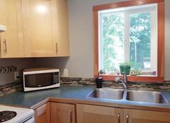 Dancing Trees Guest Suite - Comox - Kitchen