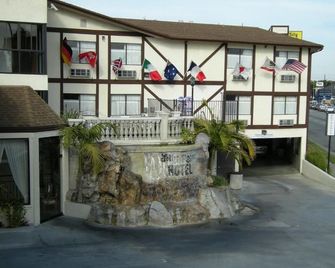 Jolly Roger Hotel - Los Angeles - Building