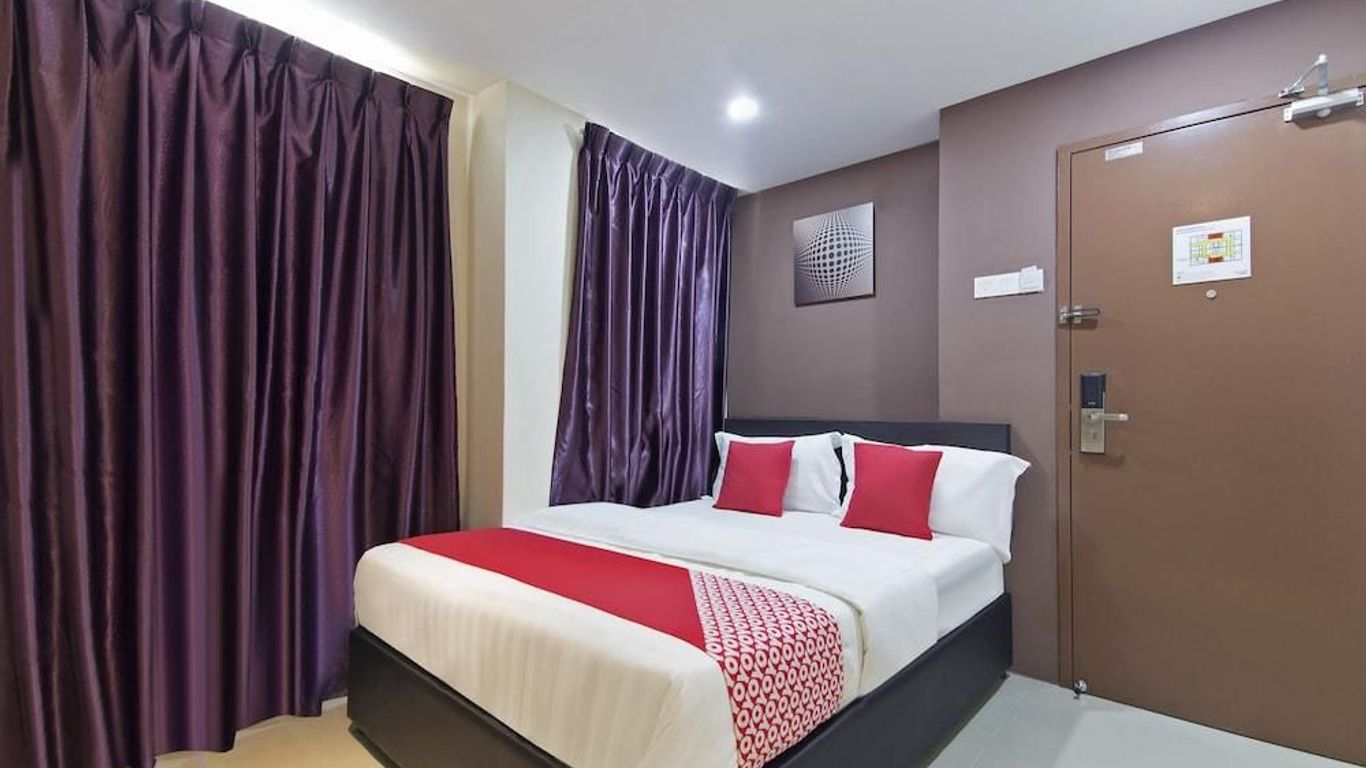 Super OYO 326 Tc Hotel