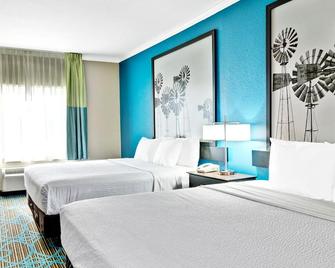 Super 8 by Wyndham San Antonio/Alamodome Area - San Antonio - Bedroom