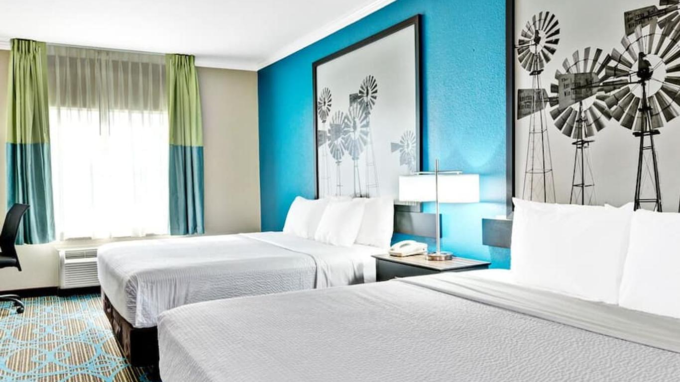 Super 8 by Wyndham San Antonio/Alamodome Area