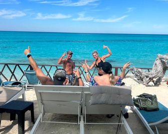 Wandering Starfish Cottage - Rose Island Bahamas - Nassau