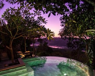 Twin Island Villas & Dive Resort - Nusa Penida - Pool