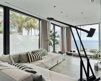 Saudade Residence - Ultra Luxury Futuristic Ocean Zen Retreat - Ribeira Brava - Sala de estar