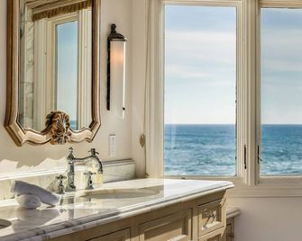 Luxury, Renovated, Oceanfront Home With - San Diego