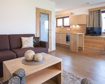 Alpenherz Ferienwohnungen - Pertisau - Wohnzimmer