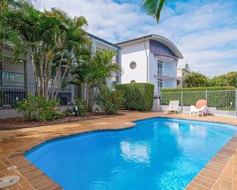 Blue Pacific 1 - Lifestyle Holidays - Yamba - Pool