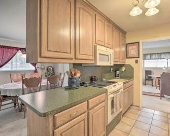 1 Mi to University of Texas Home in Richardson! - Richardson - Kitchen