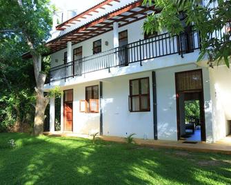 Gem River Edge - Kataragama - Building