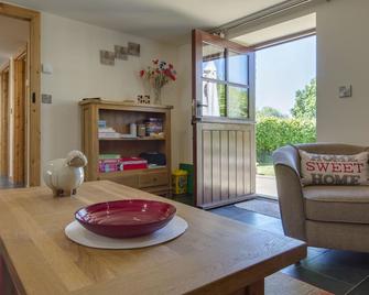 Orchard Barn - Lifton - Living room