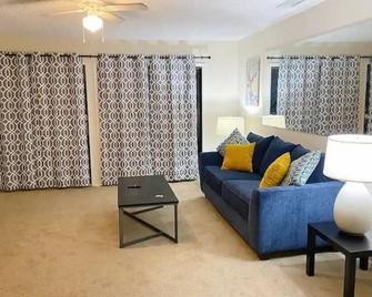 Lovely Spacious 2 Bedroom condo - Crosby - Sala de estar
