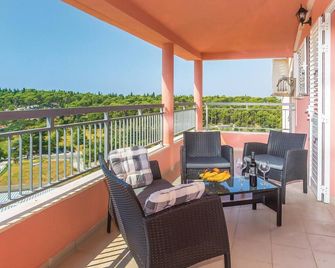 Cozy apartment in Makarska with WiFi - Makarska - Balkon