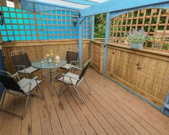 Timbertwig Lodge - Pembroke - Balcony