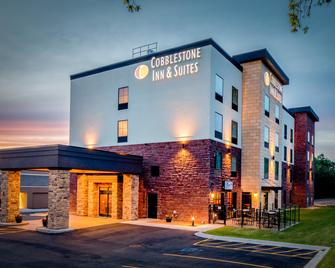 Cobblestone Inn & Suites - Fairfield Bay - Fairfield Bay - Building