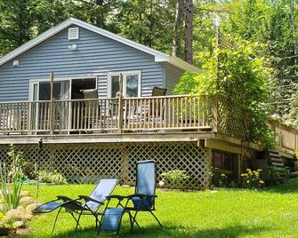 Year round lake front retreat - Bangor - Patio