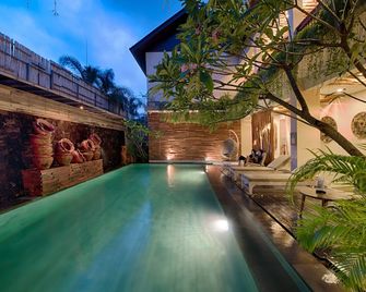 Natya Hotel Gili Trawangan - Pemenang - בריכה