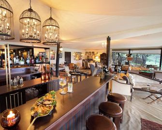 Cottar's Safaris - Ololaimutiek - Bar