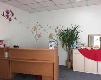 Hotel Neptune - Cannes - Front desk