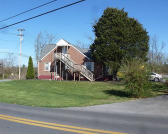 A very cozy apartment just minutes from I-81 - Inwood - Building