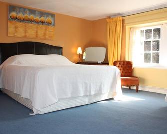 Manor Farm Bed & Breakfast - Chippenham - Bedroom