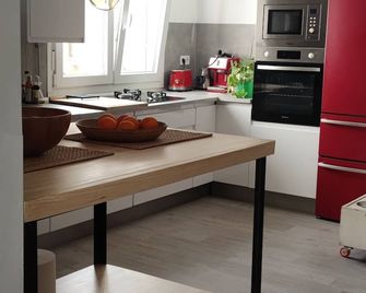 Beach Apartment In Urb. Private - Algeciras - Kitchen