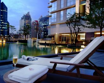Sathorn Vista, Bangkok Marriott Executive Apartments - Bangkok - Pool
