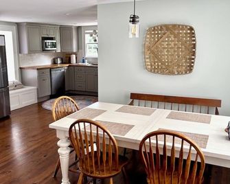 Edenton Historic District, Walk Downtown, Dogs Welcome, Fenced Yard! - Edenton - Dining room