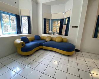 Singgah Macanan - Yogyakarta - Sala de estar