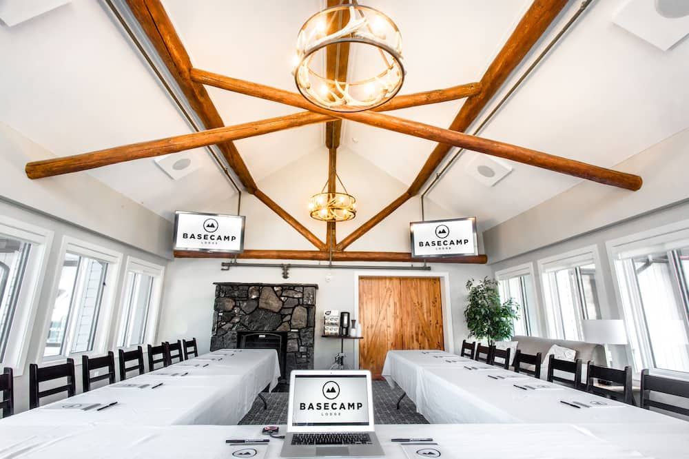 Basecamp Lodge Canmore - Canmore - Meeting room