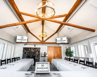 Basecamp Lodge Canmore - Canmore - Meeting room