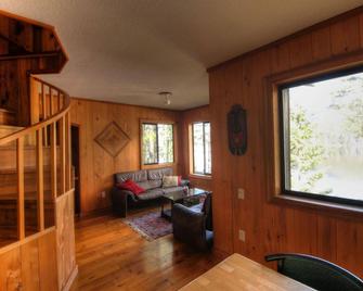 Desolation Resort - Powell River - Living room