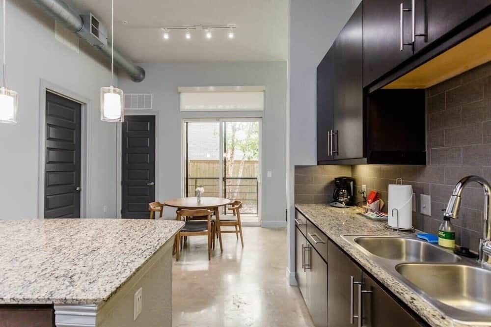 Peony At Millennium - Elegant 2 Bed Apt in Houston - יוסטון - מטבח