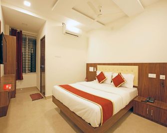 OYO 12974 Ak International - Mangalore - Habitación