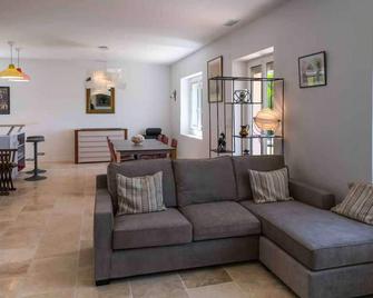 La Maison Ryokufu - Châteauneuf-du-Pape - Living room
