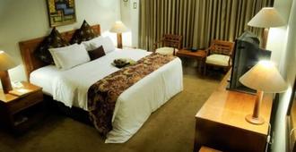 Mesra Business & Resort Hotel - Samarinda - Schlafzimmer