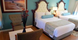 Seacoast Inn - Hyannis - Bedroom