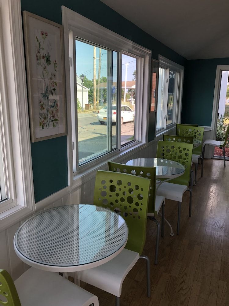 Seacoast Inn - היאניס - מסעדה