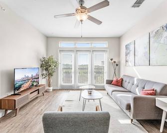 Prime Soco 2BR King Suite w Gympickleballlaundry - Austin - Salon