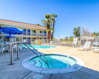 Motel 6 Palm Springs-Rancho Mirage - Rancho Mirage - Bazén