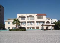 Beach Side Cozy Condo Close To It All!! - North Redington Beach - Toà nhà